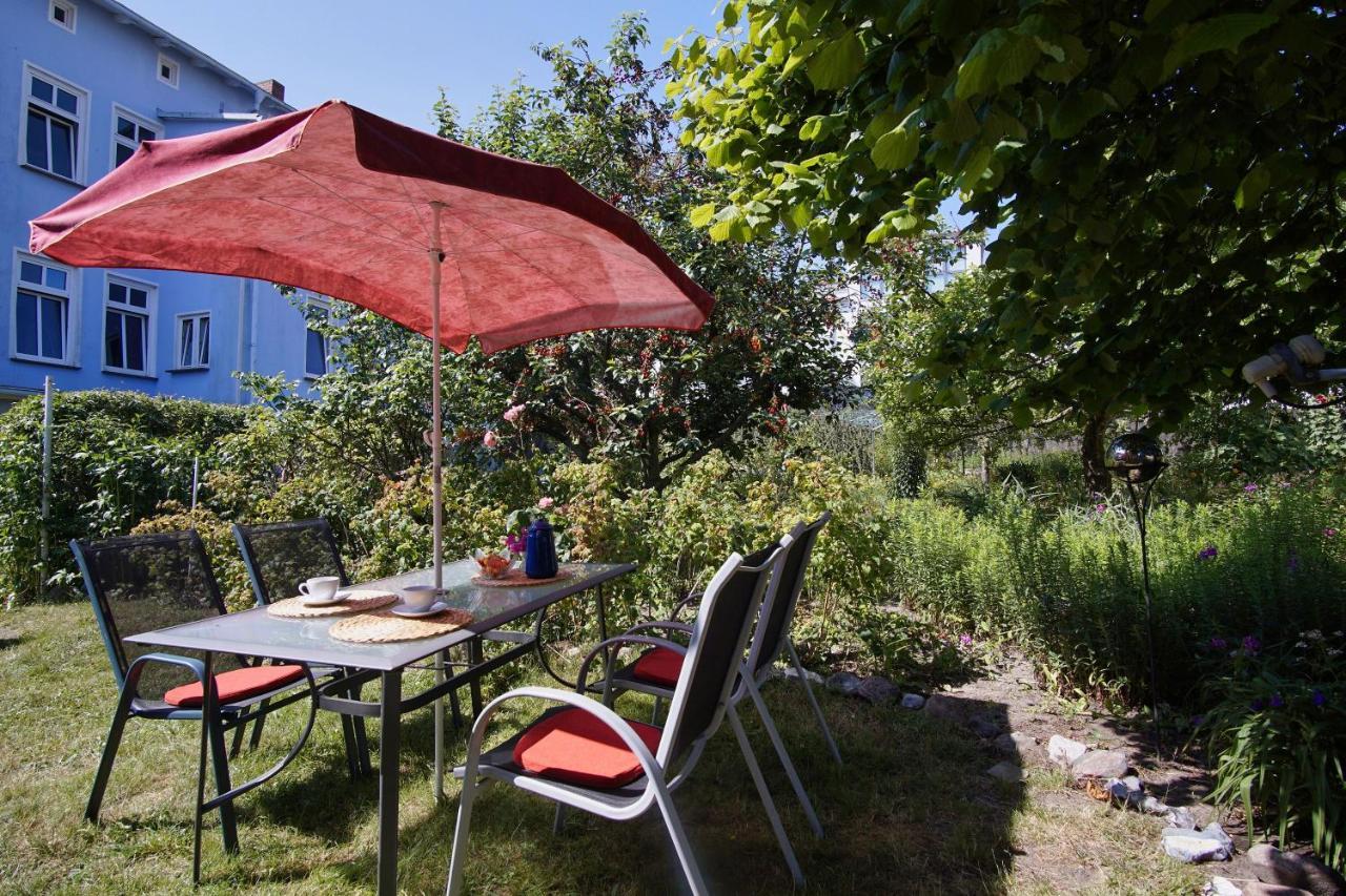 Zentral Aber Ruhig, Terrasse Mit Viel Gruen - Strandnahes Ferienhaus Luki Goehren  Exterior photo