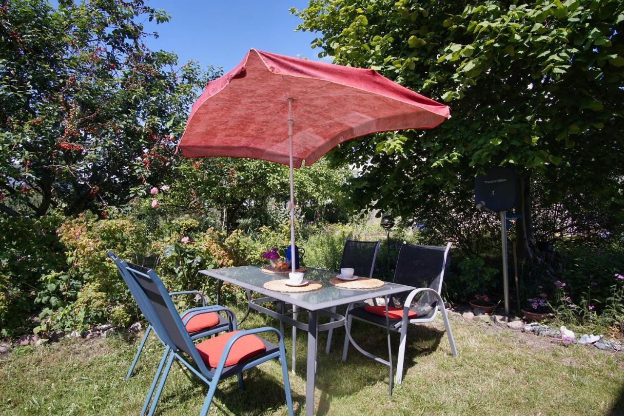 Zentral Aber Ruhig, Terrasse Mit Viel Gruen - Strandnahes Ferienhaus Luki Goehren  Exterior photo